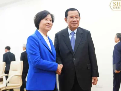 洪森会见中国政协代表团