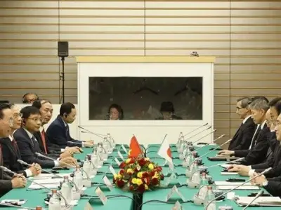 越南国家主席武文赏与日本首相岸田文雄举行会谈