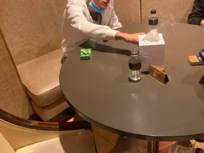 网友爆料：利用自己的寄卖典当群在各大二手飞机群进行交易诈骗或绑票或跑码，你们的钱还真好骗