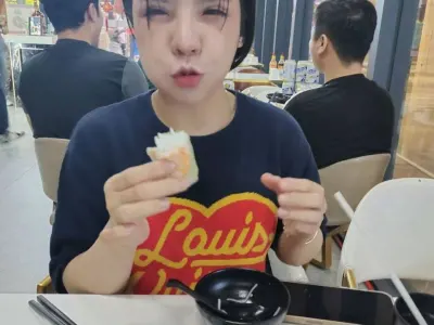 寻人启事 ：越南两个女孩，出去看医生，现在已失联。