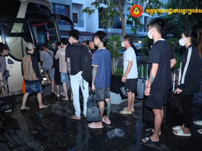柬埔寨驱将257名涉嫌电信诈骗犯罪的越南人逐出境