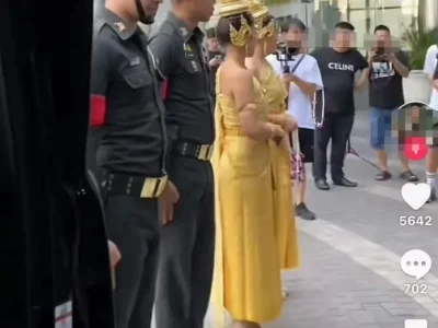 穿着泰国军警服列队欢迎中国游客？泰国网友又炸锅了！