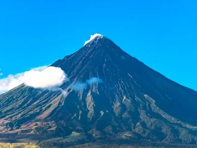 马荣火山降至二级警戒