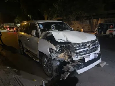 金边一美女酒驾肇事欲开车逃逸，被拦下直接下车落荒而逃！