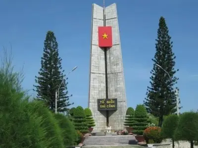 越南：被劫匪杀死的银行保安是否获公认为烈士？