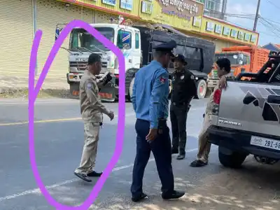 热心人士：有人随意拦车罚款
