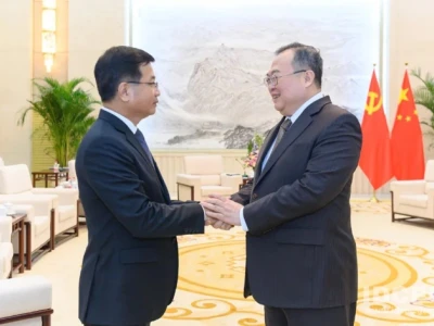 中联部部长刘建超会见老挝驻华大使宋蓬，老方对甘肃地震造成灾情表示慰问