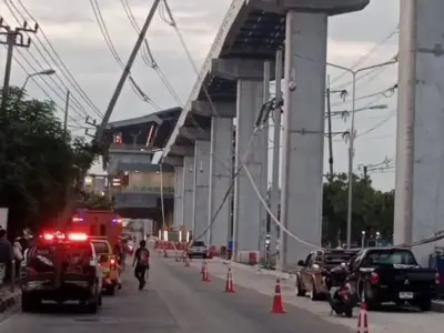 高架又出事故？曼谷捷运钢轨从天而降，底下的车遭殃了
