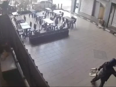 大马3名华裔男子遭人枪击，网络流传出枪手干案过程