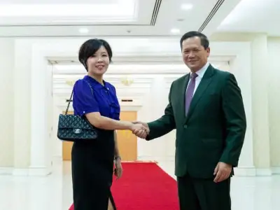 柬埔寨和新加坡期待在区域和国际论坛上继续在多个领域开展合作