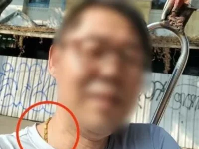 泰国人妖抢走韩国游客的金项链，泰警：没有监控录像，我们抓不到人！
