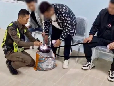 五名无证中国人带着几十台手机电脑去曼谷，被泰国警察全给抓了！