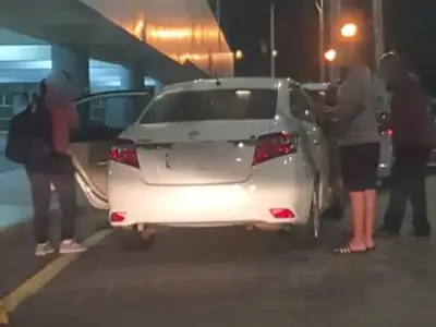 企图在槟城国际机场非法载客，多辆霸王车遭取缔！