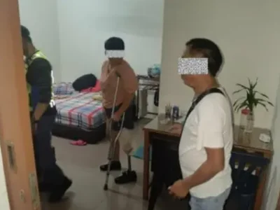 四名身患残疾的中国籍男女遭贩卖人口集团控制，强迫在马来西亚新山街头行乞......每天需讨到500令吉！