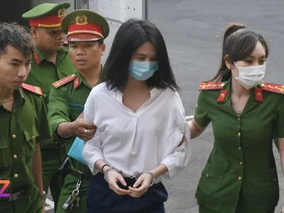 越南“内衣女王”玉贞出庭受审，因在公共场合玩特殊活动，可能被判7年