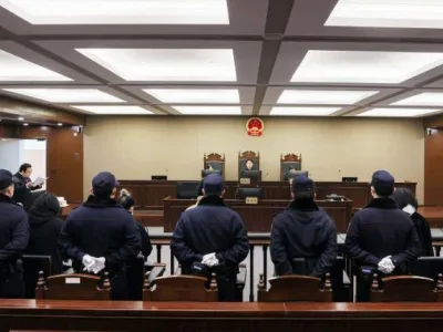 假冒所谓演员“东弟”诈骗案 八名被告人一审获刑