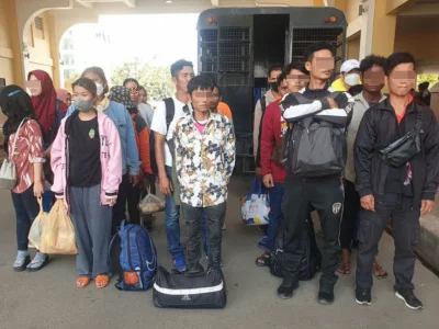 近600名非法柬籍劳工，遭到泰国警方抓获和遣返！
