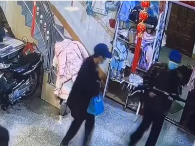 缅北木姐4名劫匪持枪抢劫，屋主被枪打晕，家中保险箱和车被枪走
