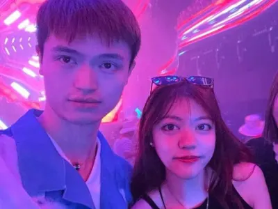 在酒吧认识了一个年轻男子。他是同性恋