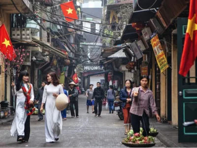 越南晚婚不婚潮涌动：官方启动'30岁前结婚行动'力挽人口红利下滑