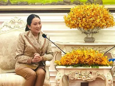 他信女儿访问柬埔寨