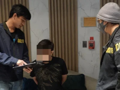 泰国知名香蕉零食品牌老板涉嫌强行闯入他人住宅实施性侵犯被捕！
