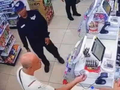 西港一名外国人在便利店惹事！