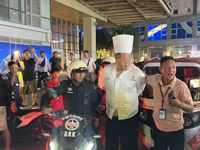 殴打司机后假扮厨师，中国男子拒捕遭持枪警告