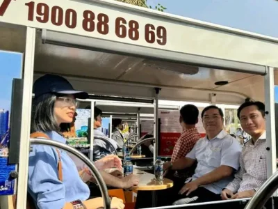 胡志明市启动全新观光电动车旅游，每半小时价格35元，你坐吗？