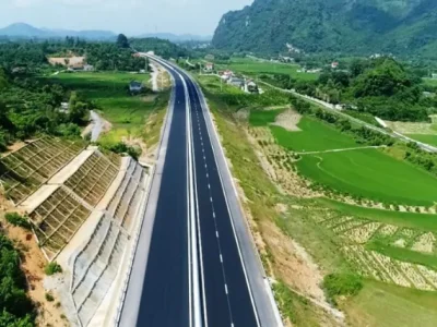 签了！预计2026年建成 这条高速公路通往中国