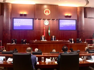 贺一诚：马场用地可能要八年至十年规划