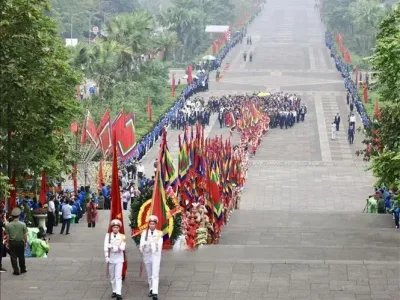 越南各地隆重举行雄王祭祖仪式