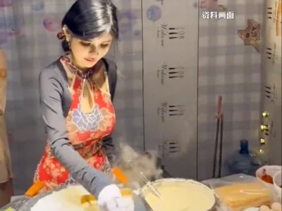 网红狗头萝莉招人，月薪三四千，网友炸了，狗头萝莉：地主家的确没有余粮