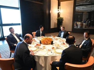 洪森父子与文莱苏丹共进早餐