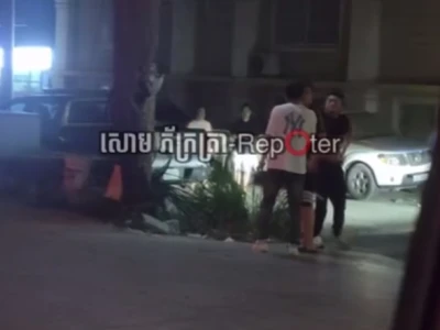 网友投稿：昨晚西港一名中国男子遭一群人绑上车