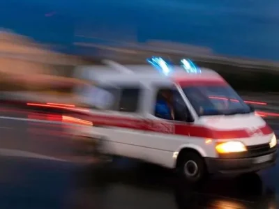 沙迦司机倒车时撞倒一名73岁老人，致其死亡