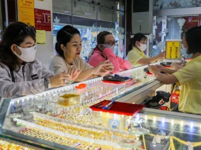 狂飙的金价开始降温