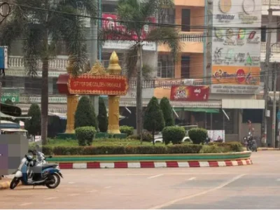 缅甸大其力一辆车上发现死尸，脖颈有勒痕