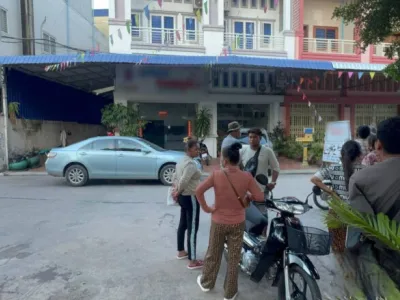 与43岁小三开房后，59岁退休警官身亡