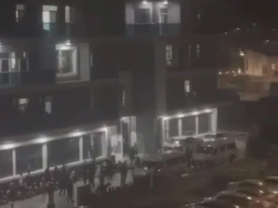 网友投稿：昨晚迪拜卡帕 好几栋都被端了