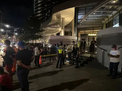 网友投稿：Rise大楼下面围了好多警察