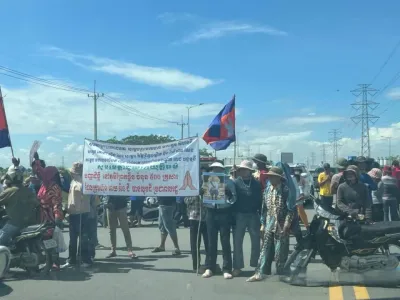 金边500户家庭封路抗议，称道路遭某公司侵占！