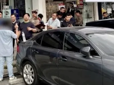泰国男子到银行取钱，刚取完就遭歹徒持枪抢劫！