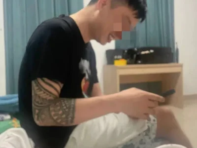 夜店女孩生下双胞胎孩子，惨遭诈骗犯男友抛弃？
