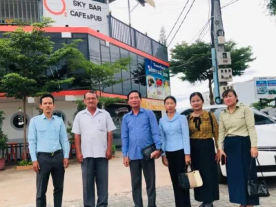 暹粒省当局检查无柬文字招牌商店！
