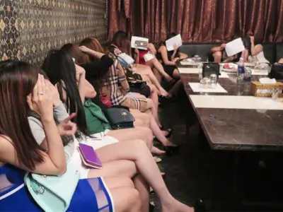 50万越南盾！酒吧老板娘亲自上阵接客，被警方当场逮住