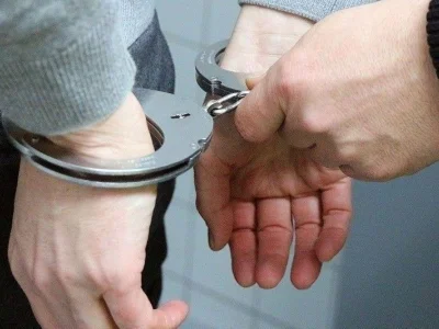 中国男子因非法持枪被菲当局逮捕