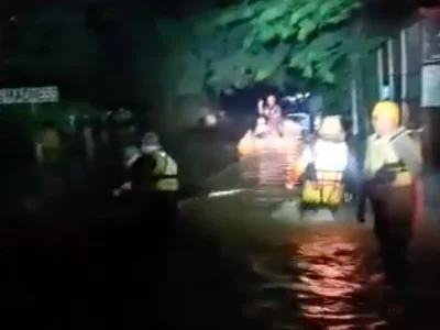 救援船倾覆 船上14人获救