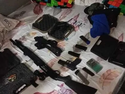一中国人仓库被查，一批枪支弹药和大批走私香烟被缴获