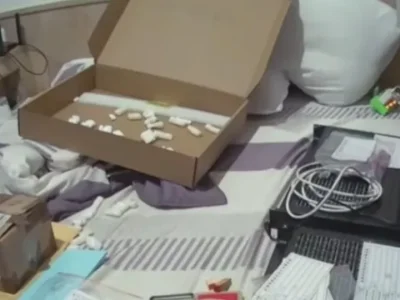 警方持枪破门，一跨中柬美诈骗集团遭捣毁，非法获利1.3亿元！作案模式曝光